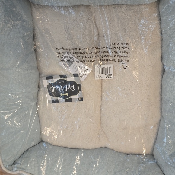 WOOF BRAND LIGHT GREEN AND WHITE PET BED. APPROXIMATELY 24" - Picture 2 of 7